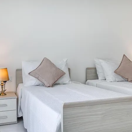 New! Sant Anna Residences, 2 By Sf Homes 아파트 마르사스칼라