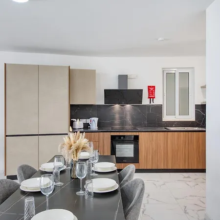 New! Sant Anna Residences, 2 By Sf Homes 아파트 마르사스칼라