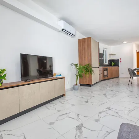 New! Sant Anna Residences, 2 By Sf Homes 마르사스칼라