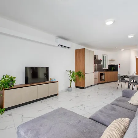 New! Sant Anna Residences, 2 By Sf Homes 아파트